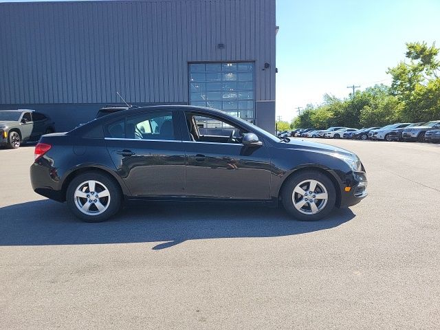 2015 Chevrolet Cruze photo 2