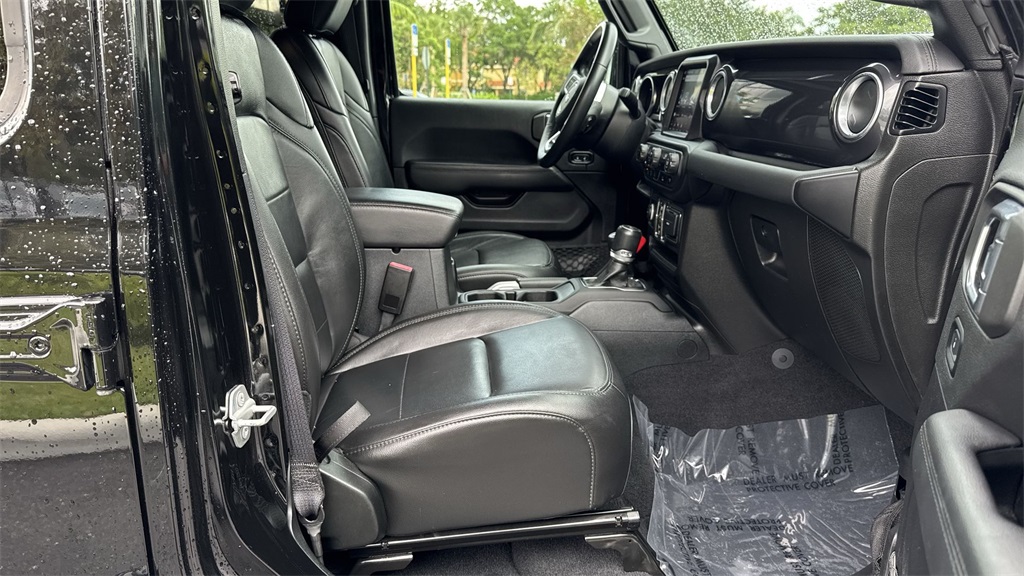 2021 Jeep Wrangler Unlimited Sahara Altitude photo 29
