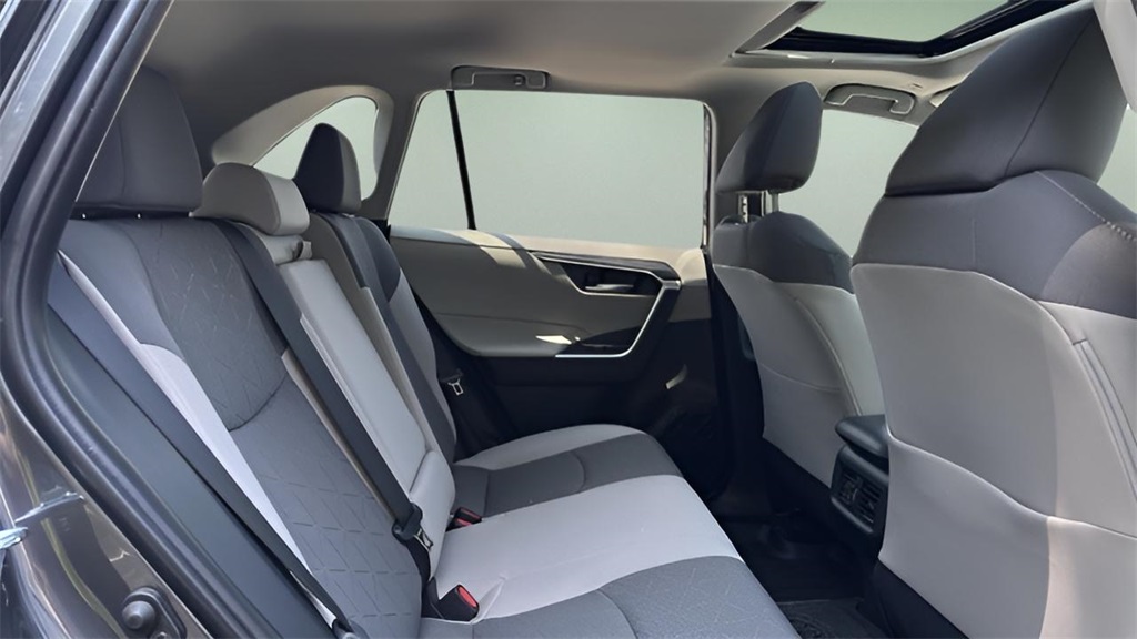 2025 Toyota RAV4 XLE photo 19