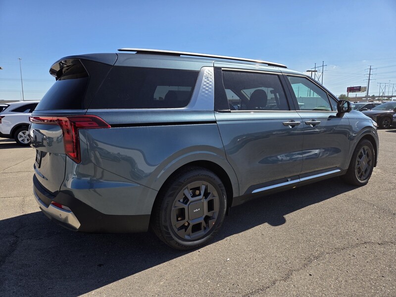 2026 Kia Carnival SX photo 3