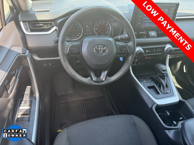 2022 Toyota RAV4 LE photo 5