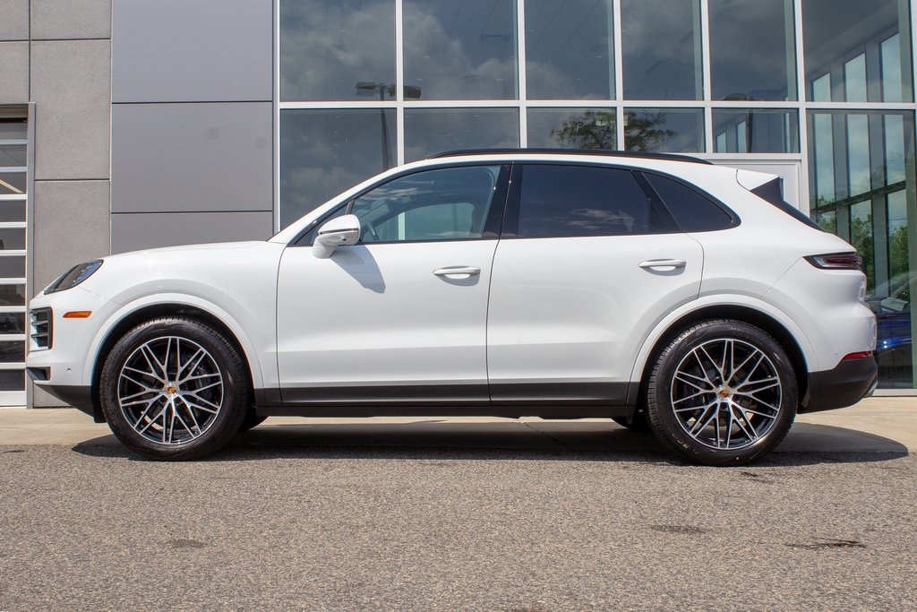 2025 Porsche Cayenne Base photo 4