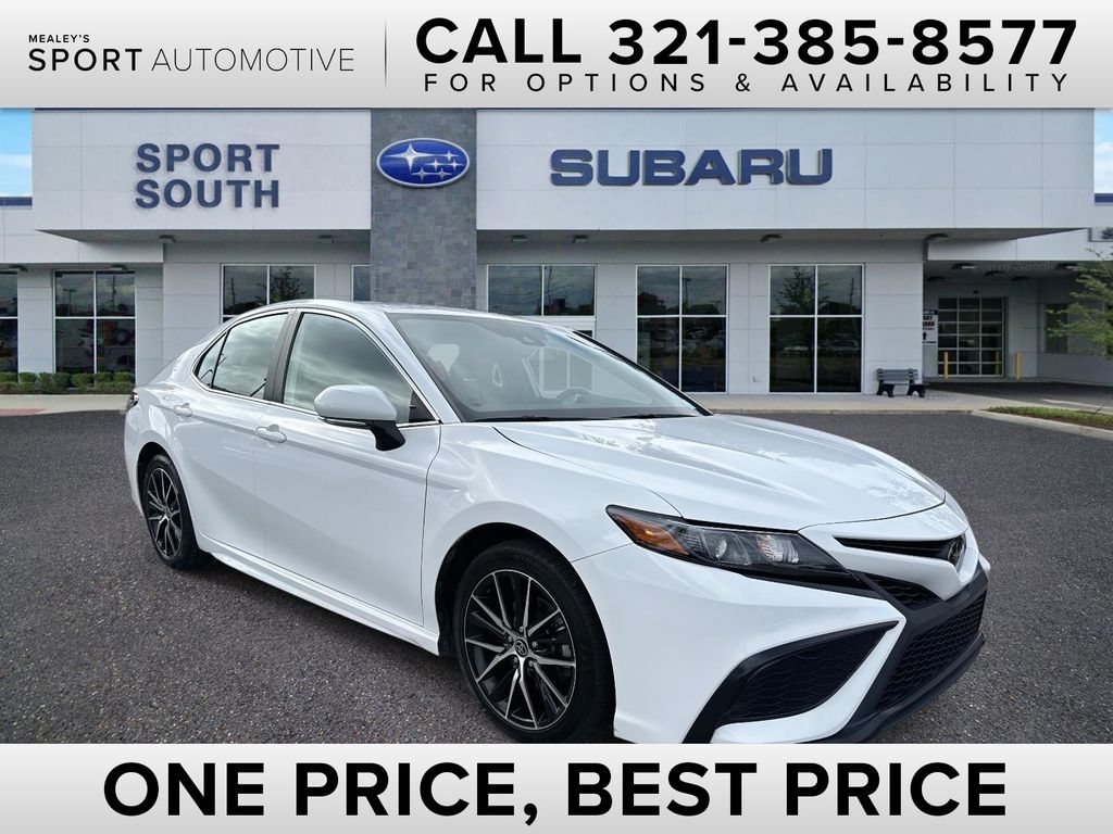 2023 Toyota Camry SE's photo