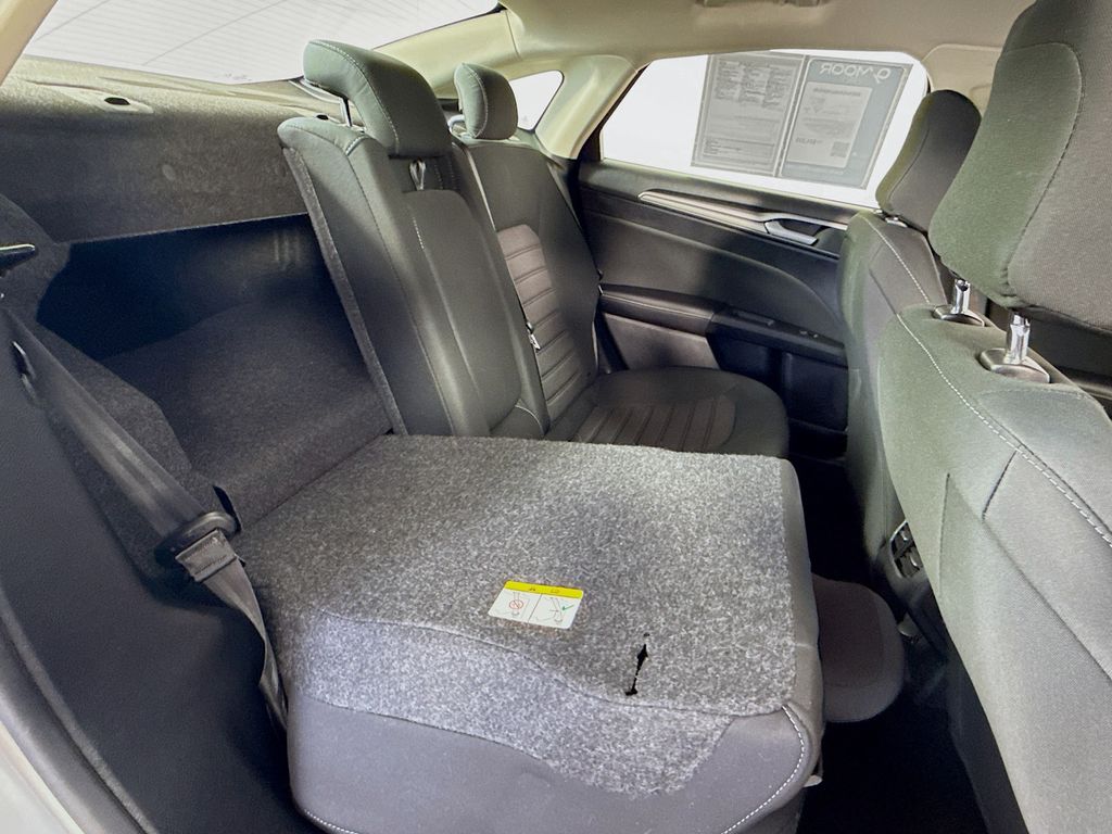 2020 Ford Fusion Hybrid SE photo 26
