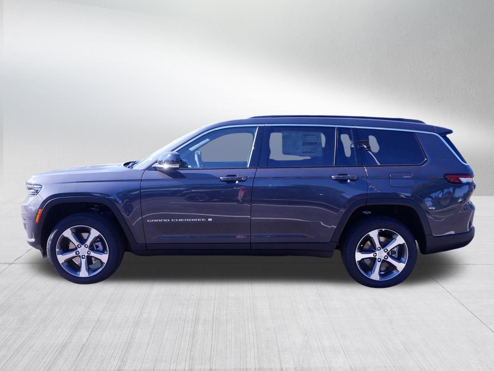 2025 Jeep Grand Cherokee Limited photo 3
