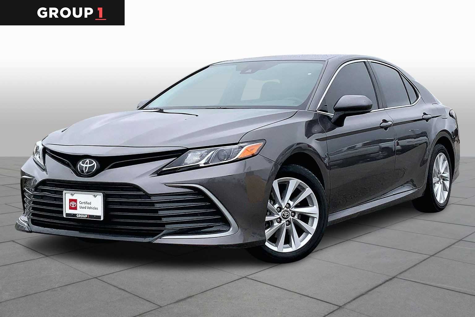 2024 Toyota Camry LE's photo