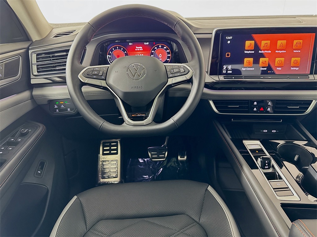 2025 Volkswagen Atlas Peak Edition SE photo 8