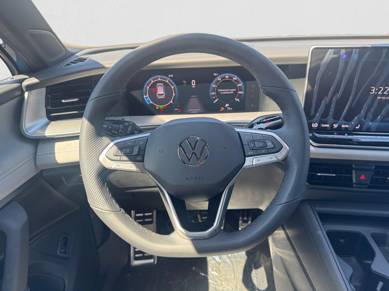 2025 Volkswagen Tiguan SE R-Line Black photo 12
