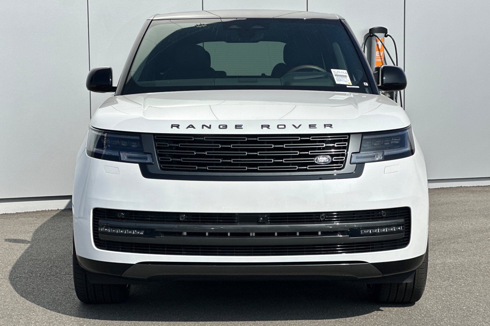 2025 Land Rover Range Rover SE photo 7