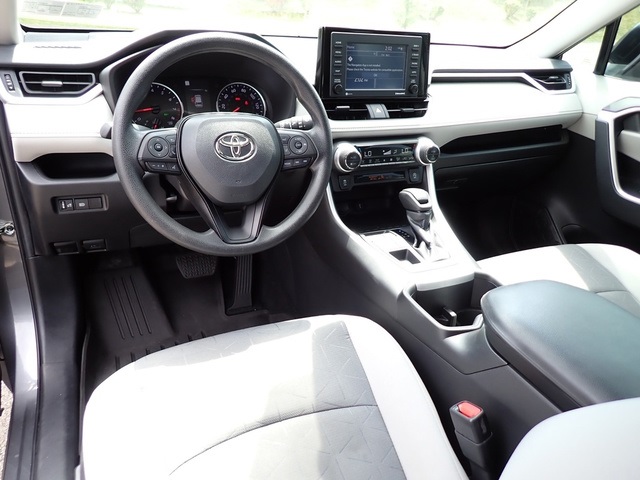 2022 Toyota RAV4 XLE photo 16