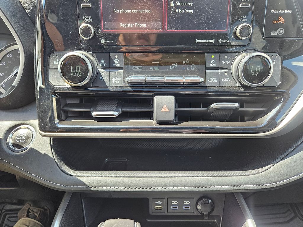 2022 Toyota Highlander XLE photo 13