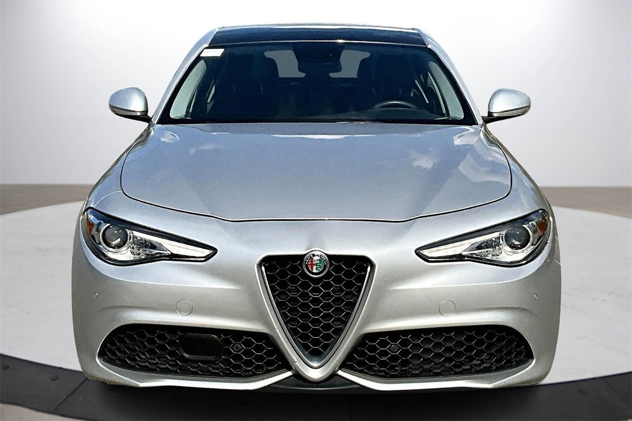2018 Alfa Romeo Giulia Ti photo 3
