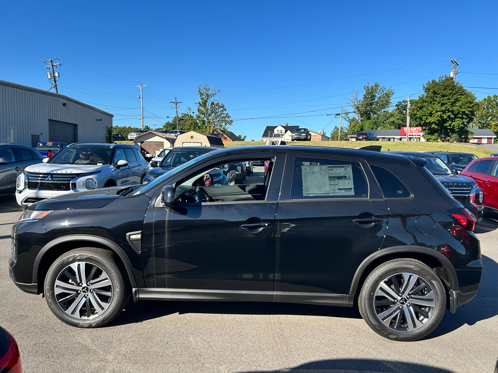 2025 Mitsubishi Outlander Sport SE photo 2