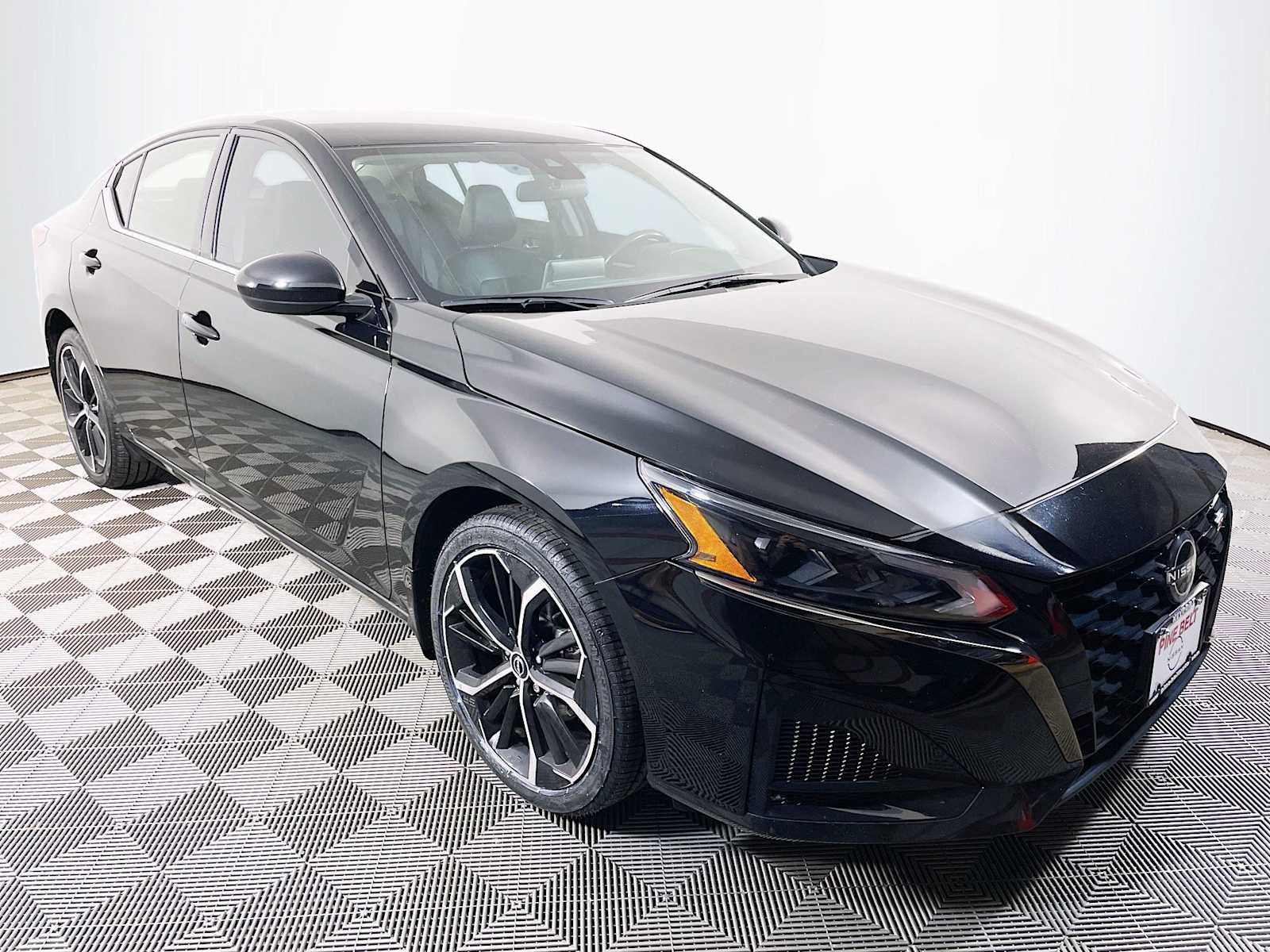 2023 Nissan Altima 2.5 SR photo 3
