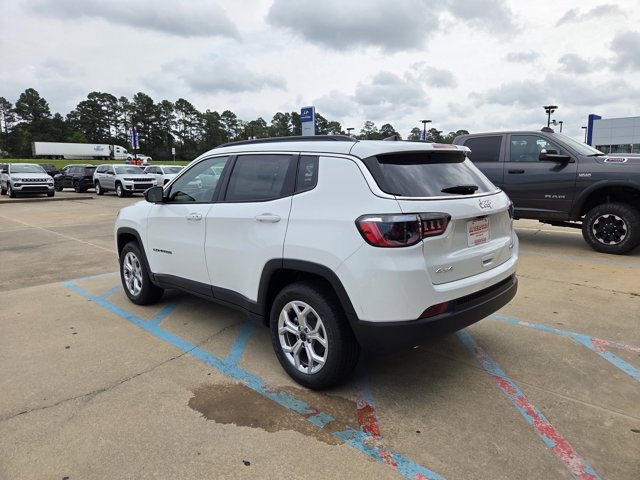 2025 Jeep Compass Latitude photo 3