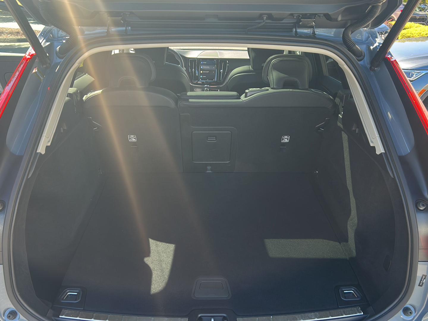 2024 Volvo XC60 Plus photo 11