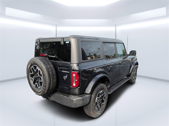 2024 Ford Bronco Outer Banks photo 2