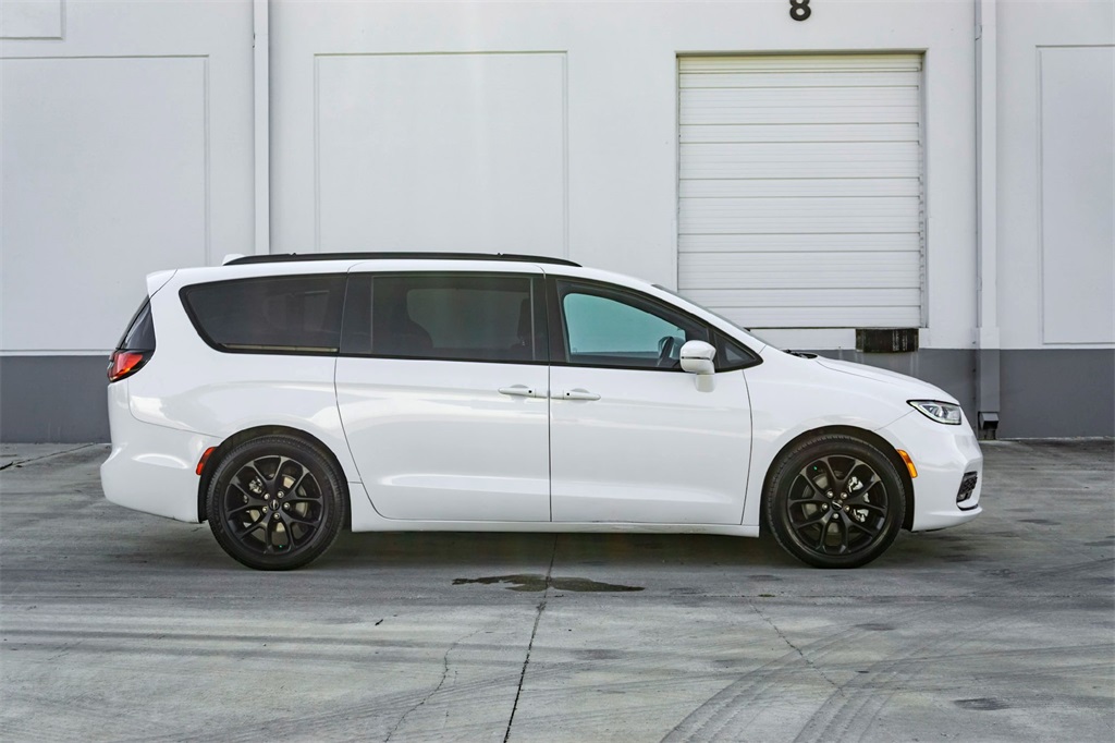 2022 Chrysler Pacifica Touring L photo 4