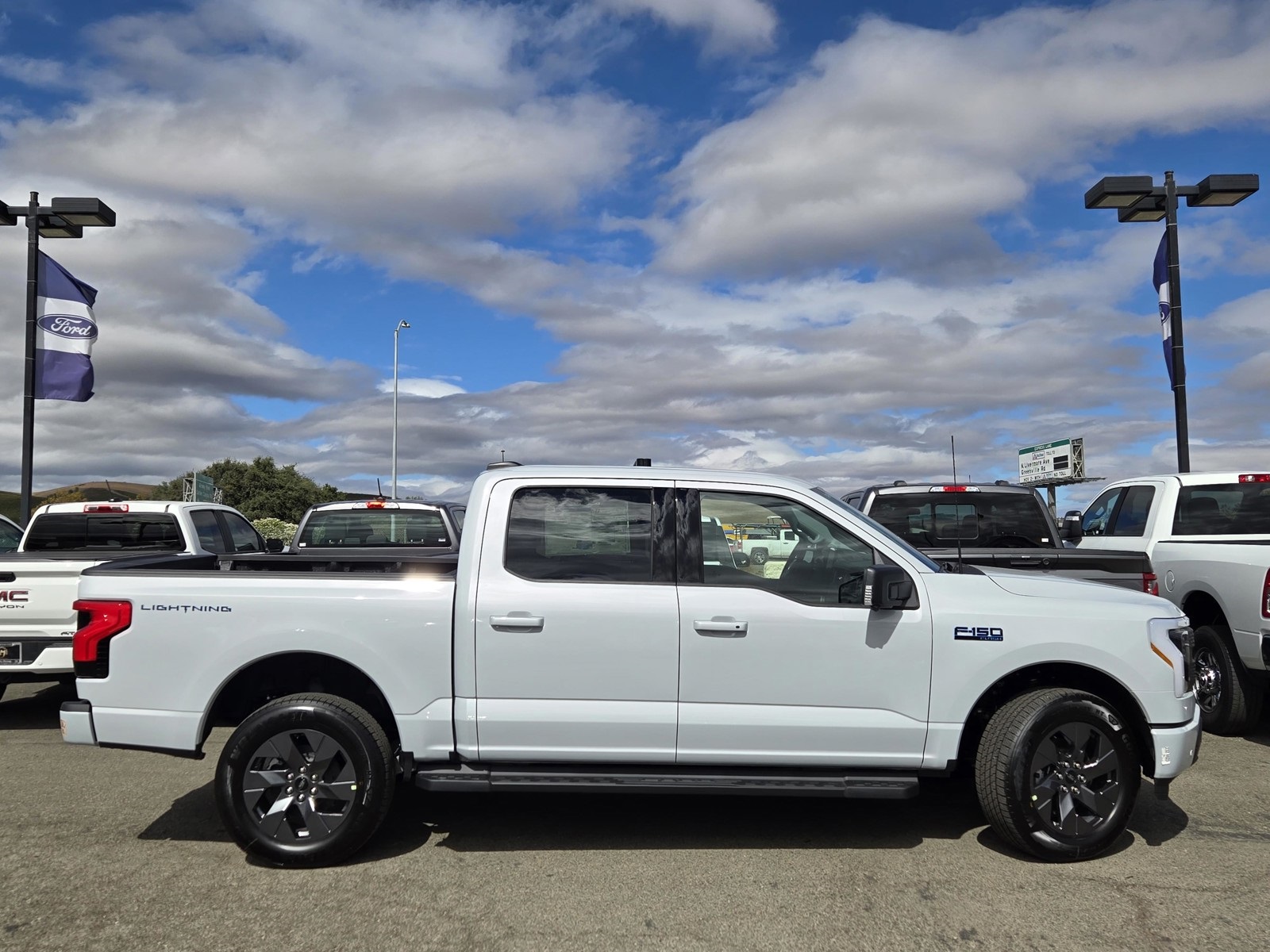 2025 Ford F-150 Lightning photo 2