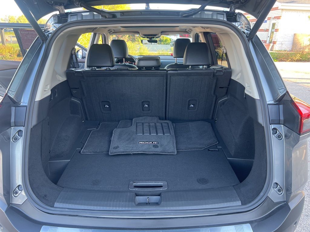2023 Nissan Rogue Platinum photo 12