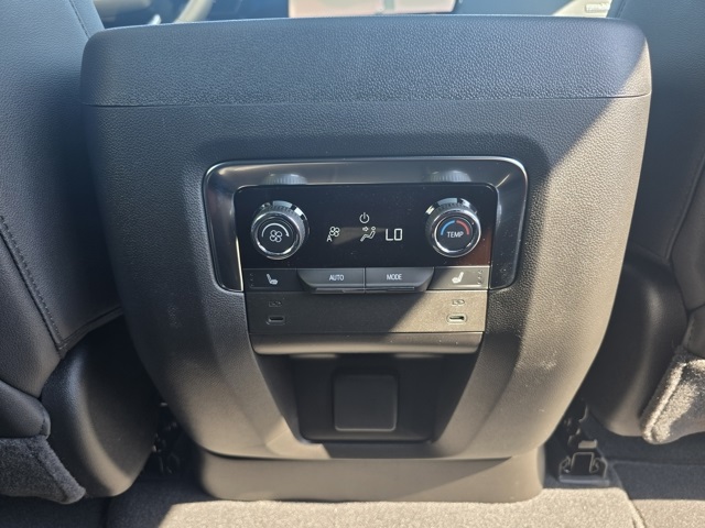 2026 Chevrolet Suburban High Country photo 28