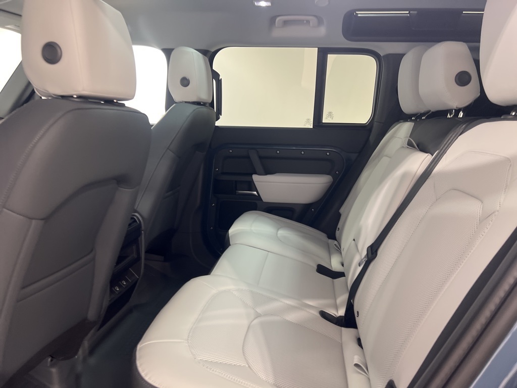 2025 Land Rover Defender 110 S photo 20
