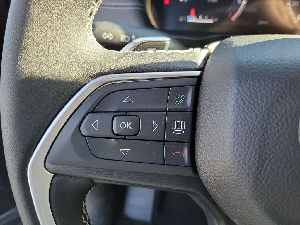 2025 Jeep Grand Cherokee Laredo photo 4