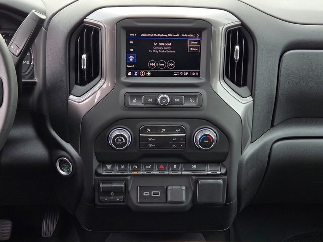 2025 Chevrolet Silverado 2500HD Custom photo 3
