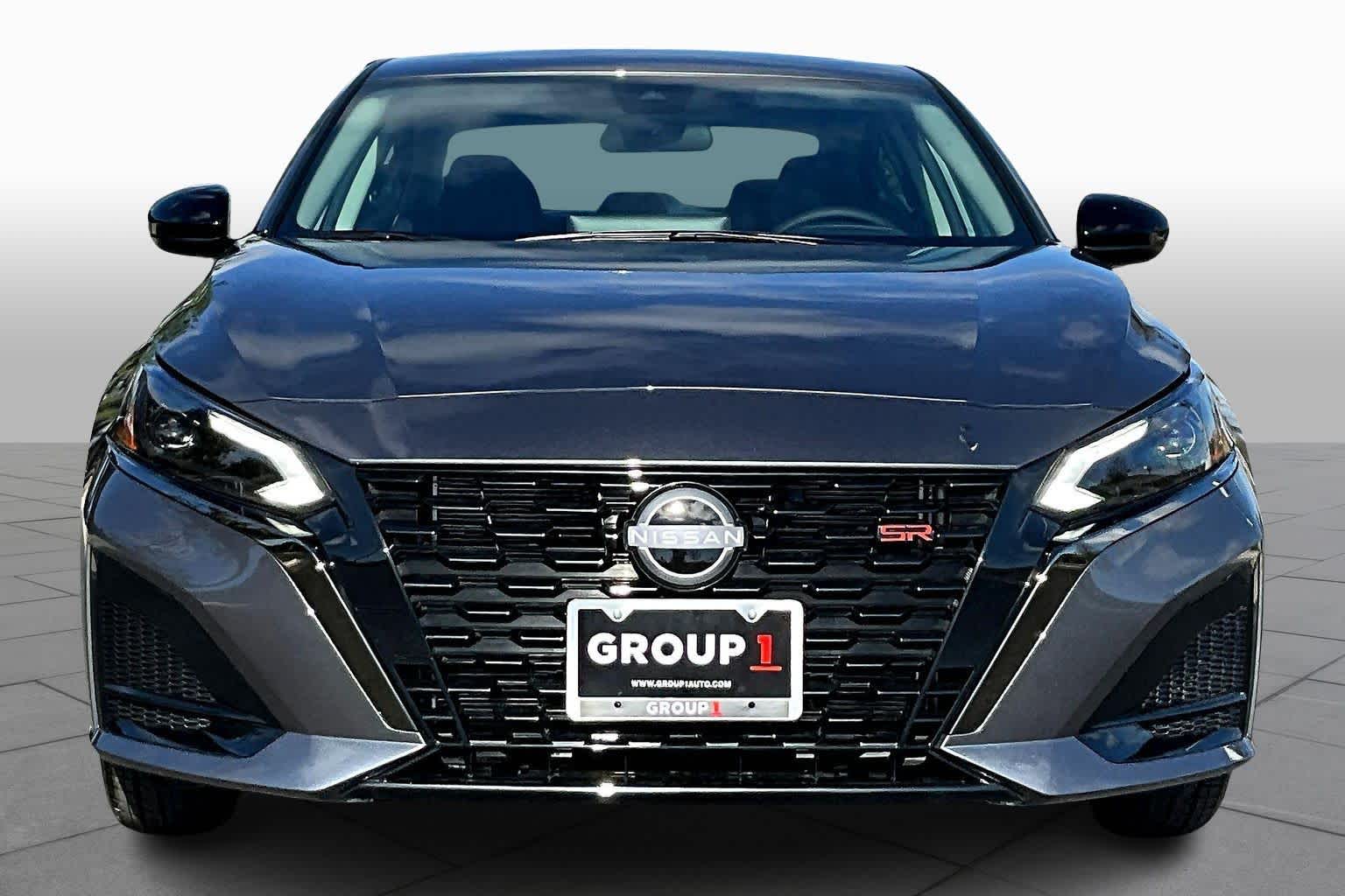 2025 Nissan Altima SR photo 3