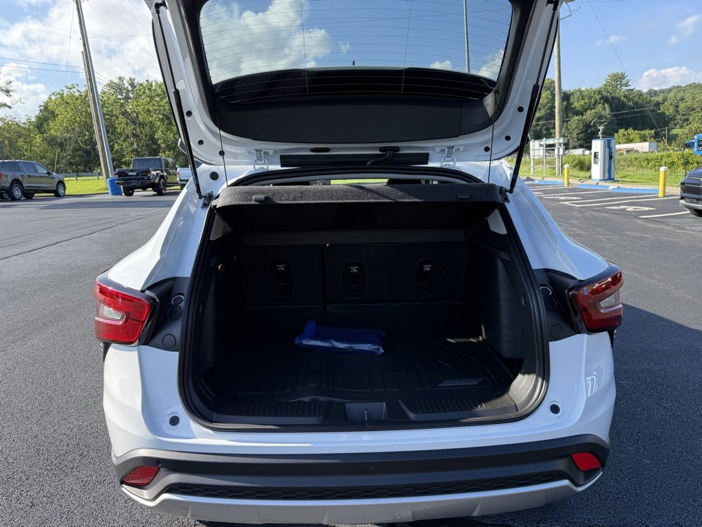 2025 Chevrolet Trax LT photo 14
