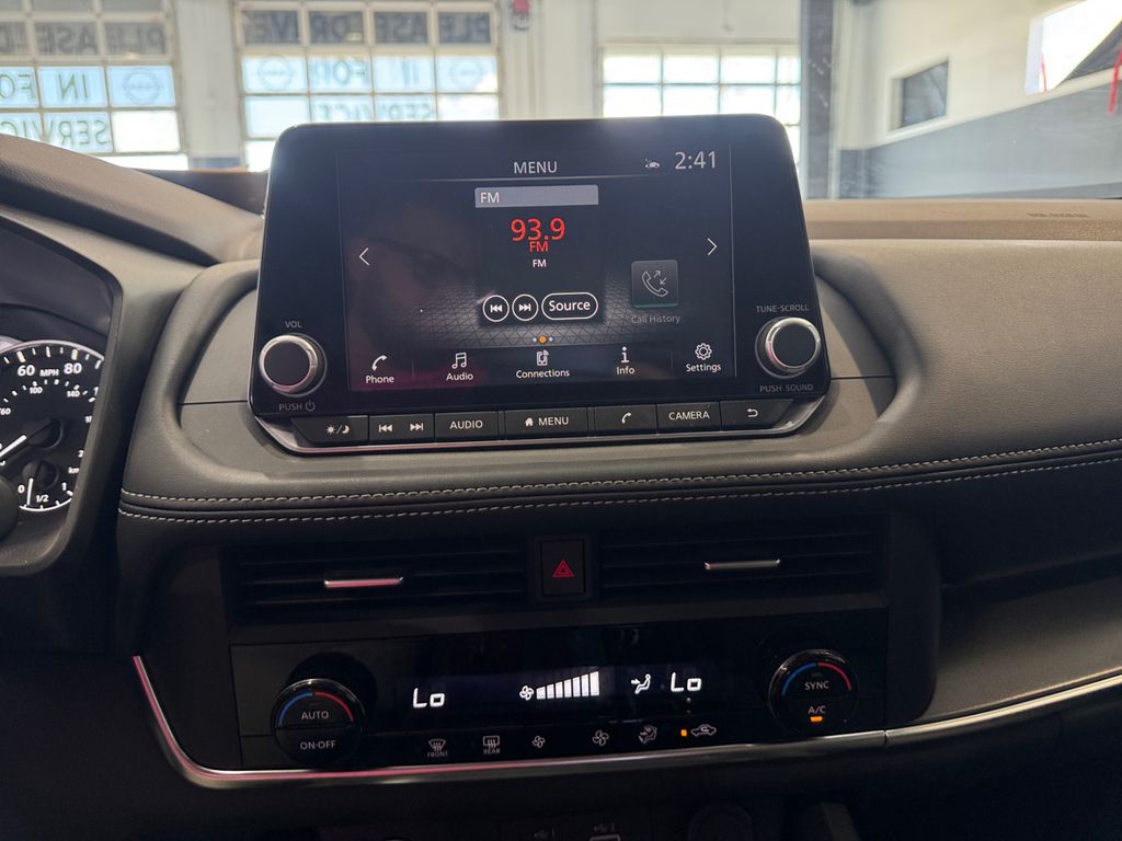 2023 Nissan Rogue SV photo 11