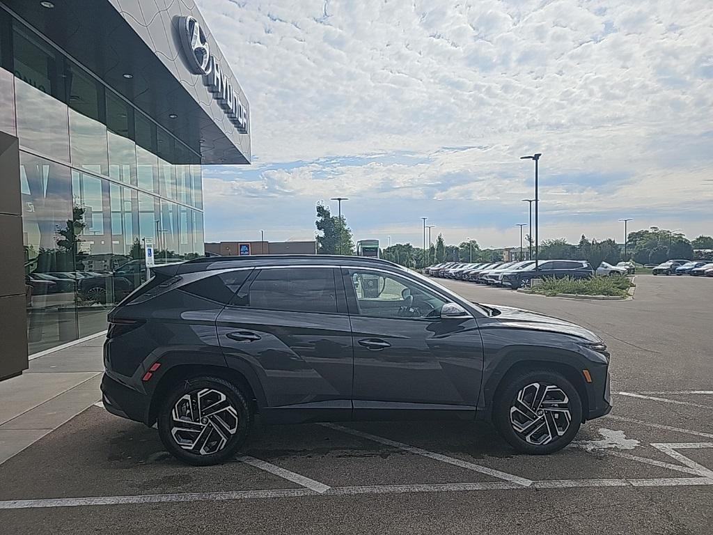 2025 Hyundai Tucson Limited photo 5