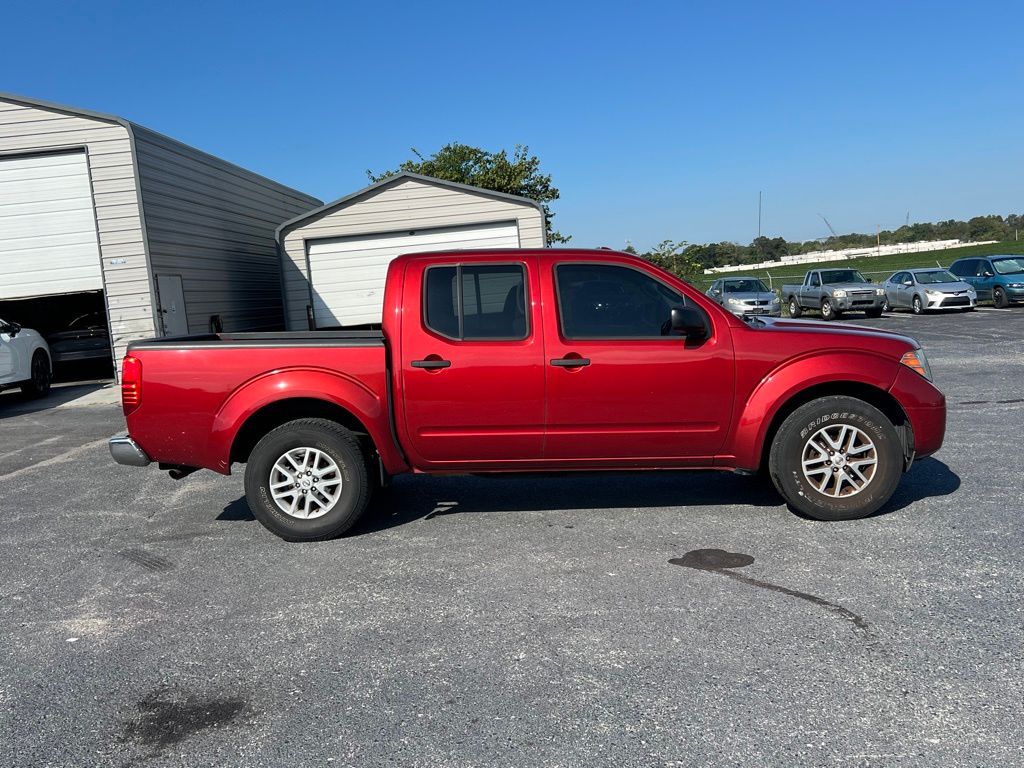 2015 Nissan Frontier SV photo 3
