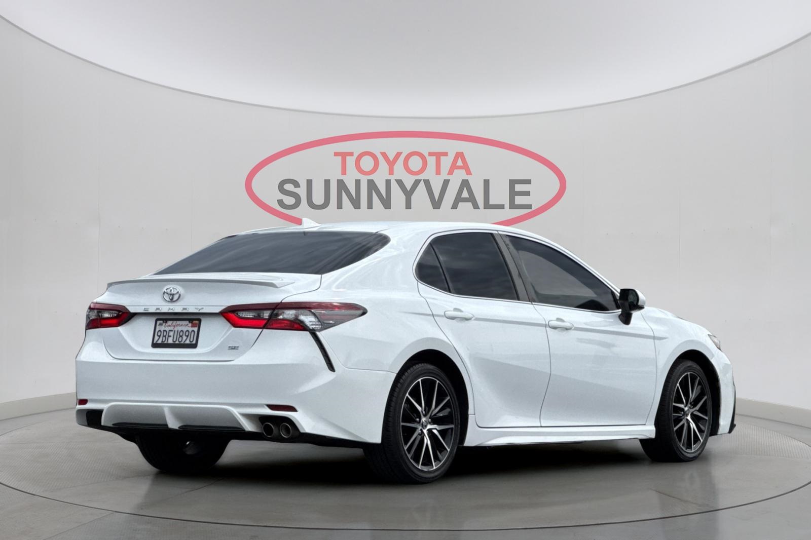 2021 Toyota Camry SE photo 2