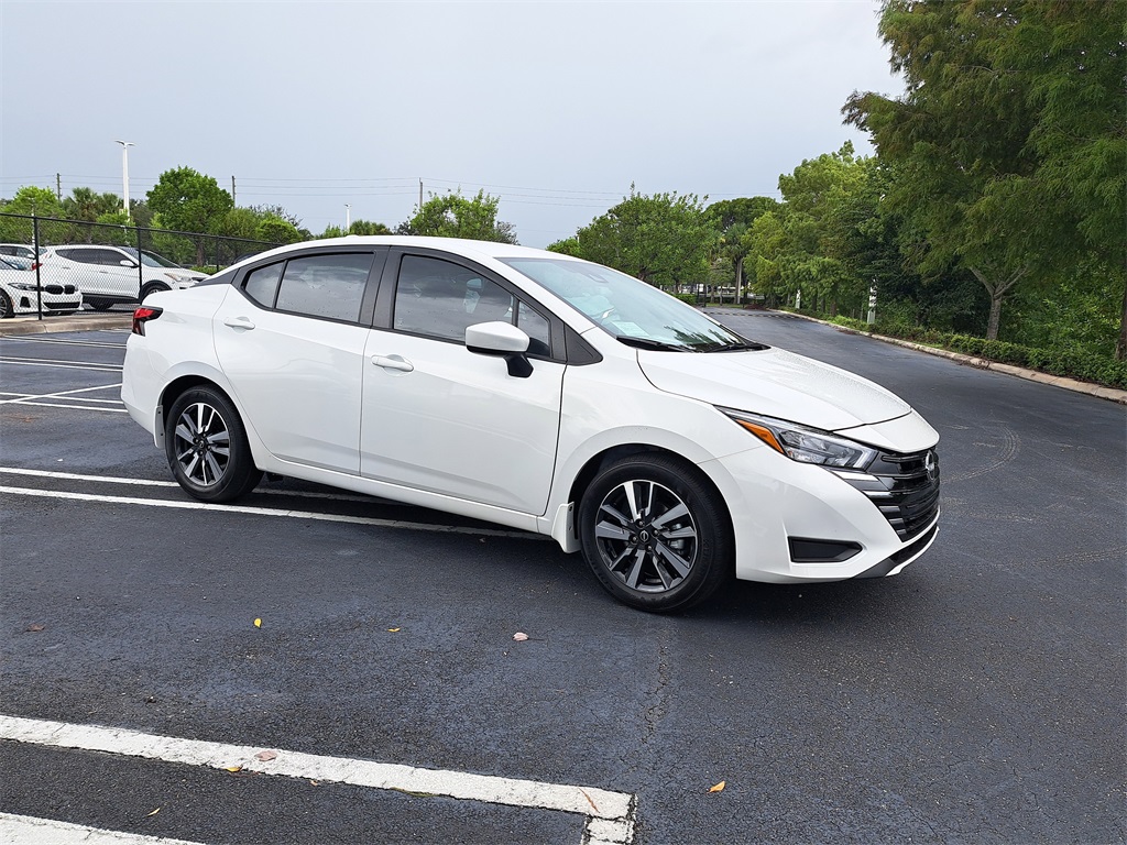 2025 Nissan Versa 1.6 SV photo 2