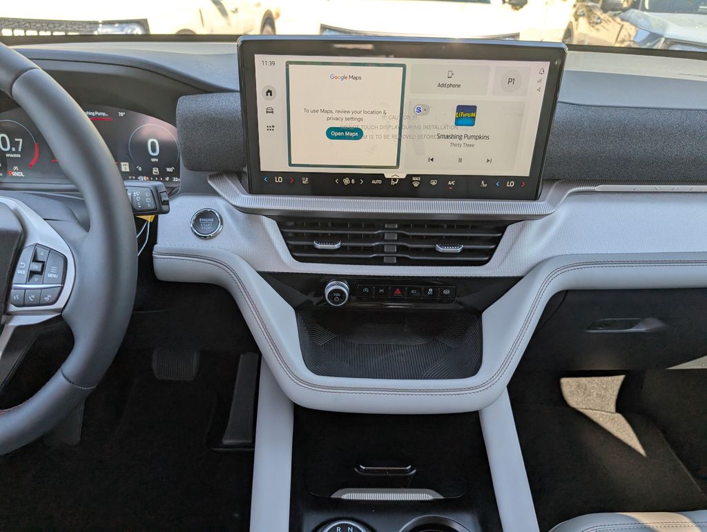 2025 Ford Explorer photo 12