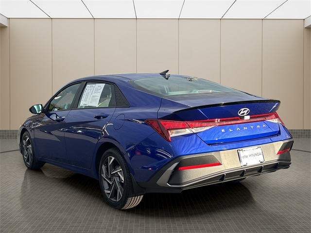 2025 Hyundai Elantra SEL Sport photo 3