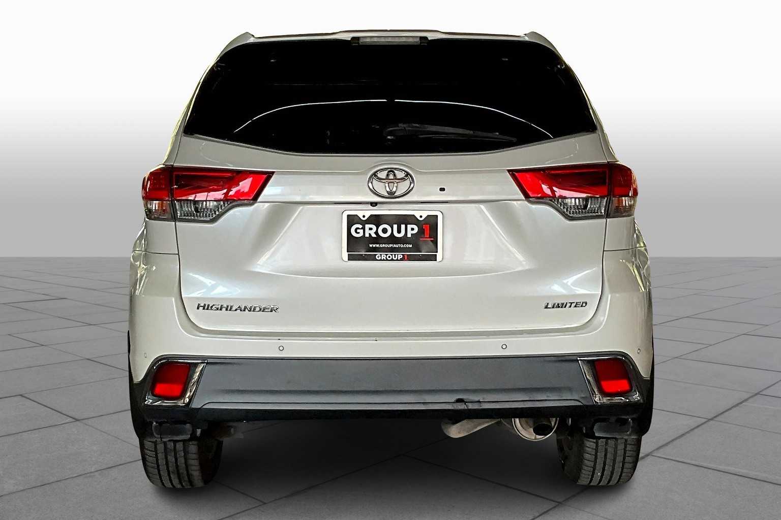 2017 Toyota Highlander Limited photo 4