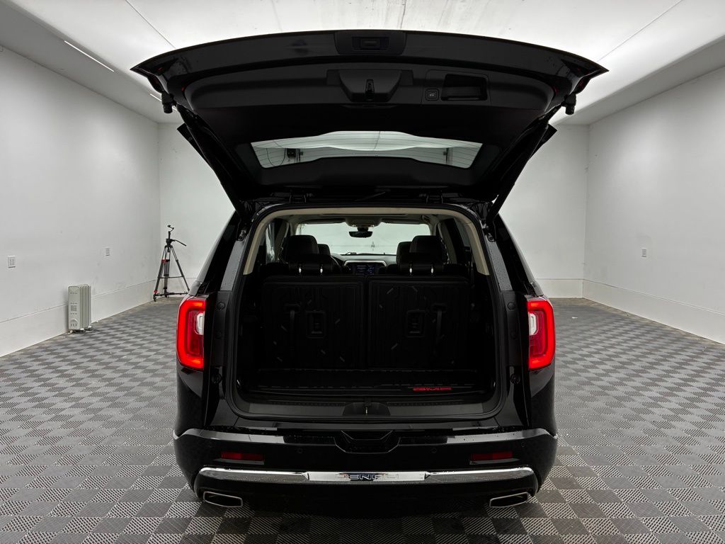 2023 Gmc Acadia Denali photo 3