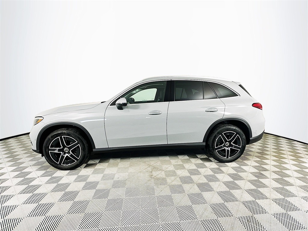 2026 Mercedes Benz GLC 300 4MATIC photo 4