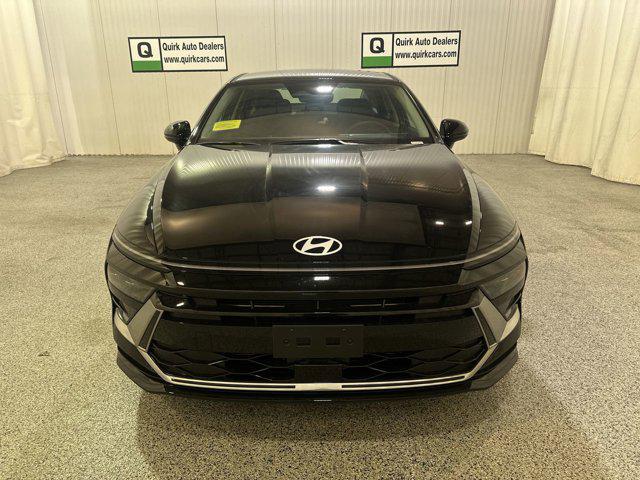 2026 Hyundai Sonata SEL Sport photo 2