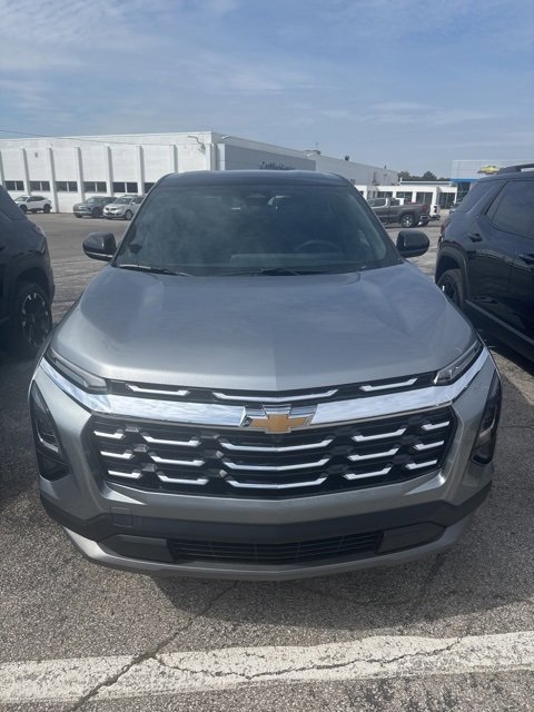 2026 Chevrolet Equinox LT photo 2