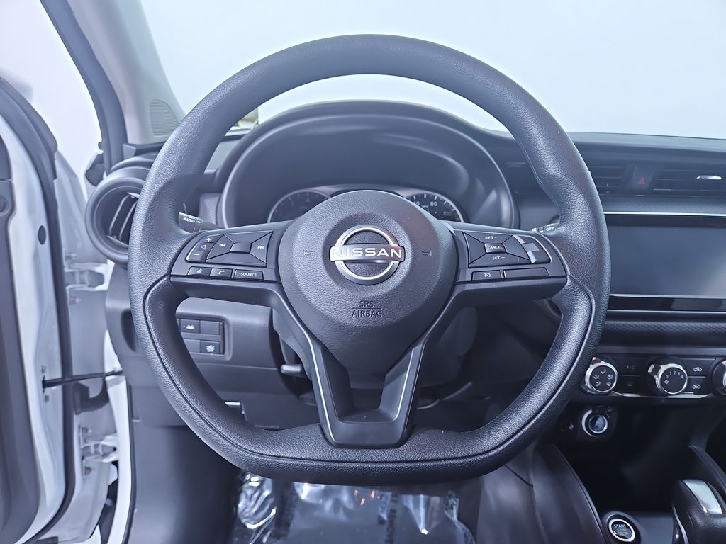 2024 Nissan Kicks S photo 13