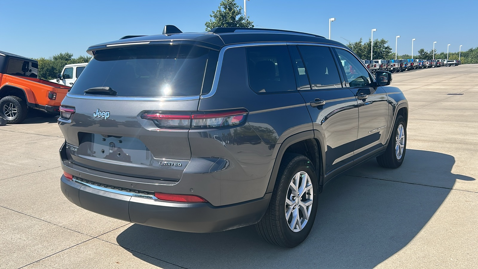2022 Jeep Grand Cherokee Limited photo 3