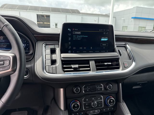 2024 Chevrolet Suburban Premier photo 19
