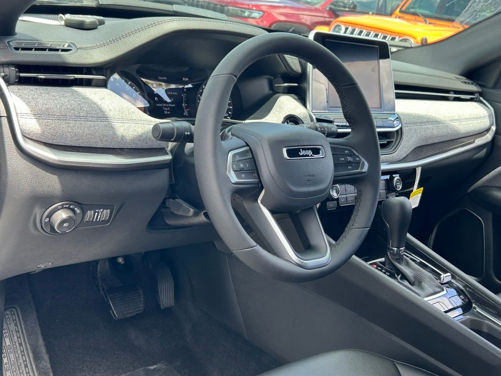 2025 Jeep Compass Latitude photo 32