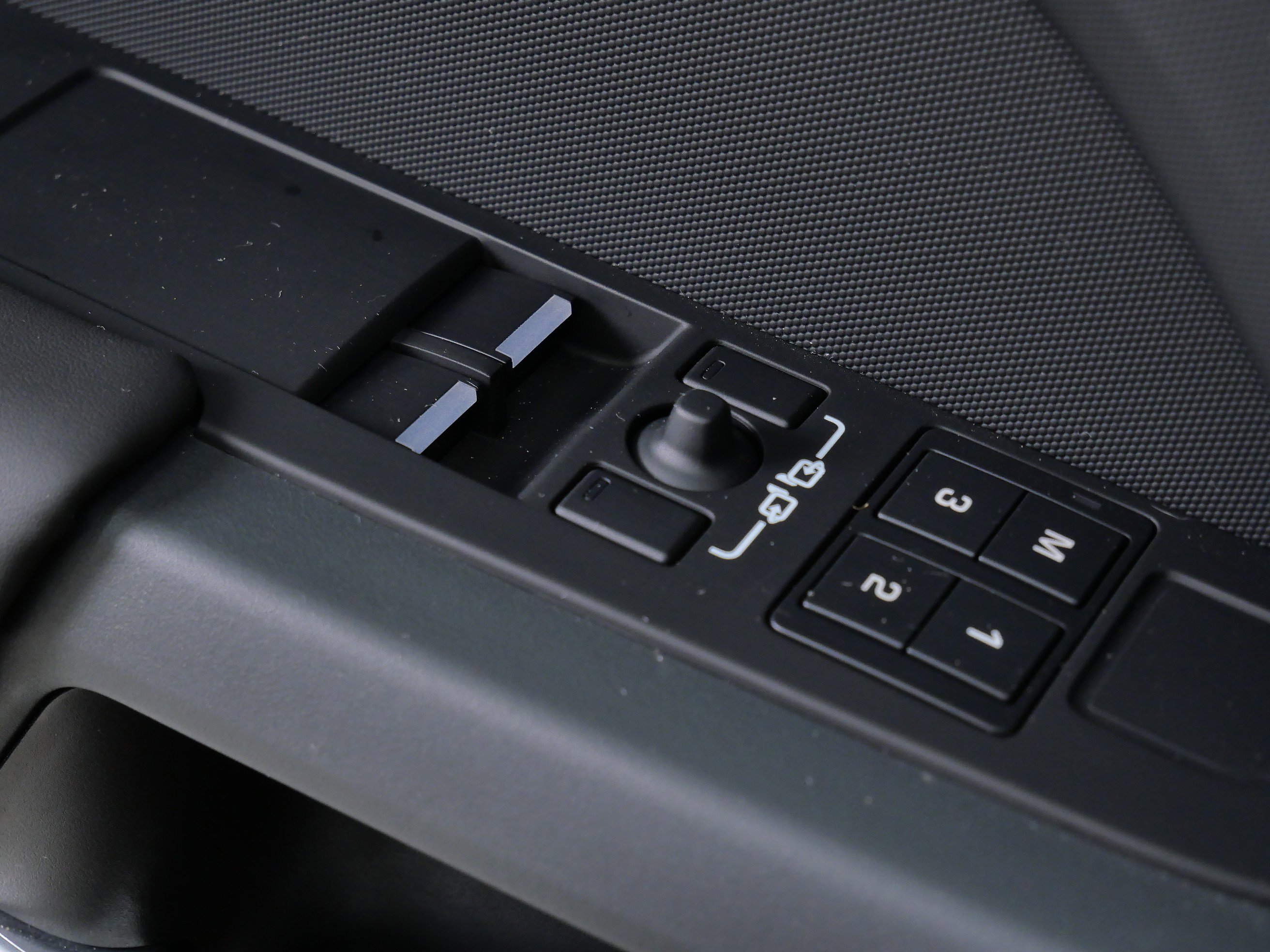 2023 Land Rover Defender 90 X photo 29