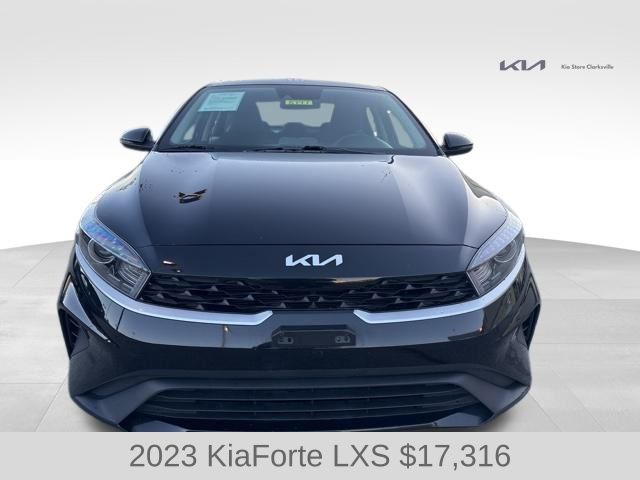 2023 Kia Forte LXS photo 2