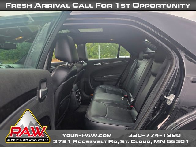 2013 Chrysler 300 photo 9