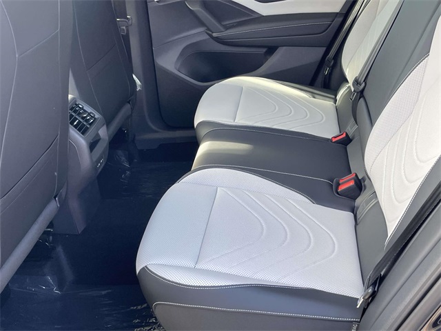 2025 Volkswagen Tiguan SE photo 11